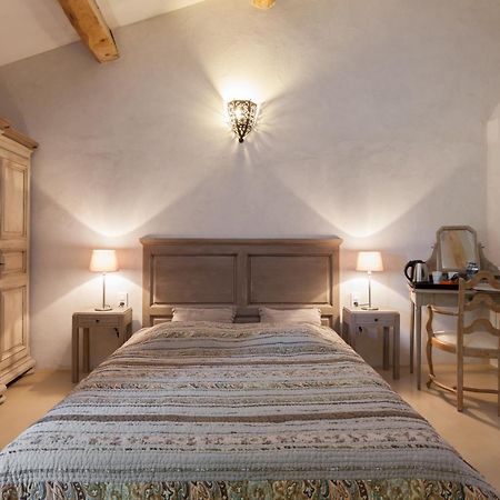 La Louviere Des Bruyeres Bed & Breakfast Robion en Luberon Ruang foto