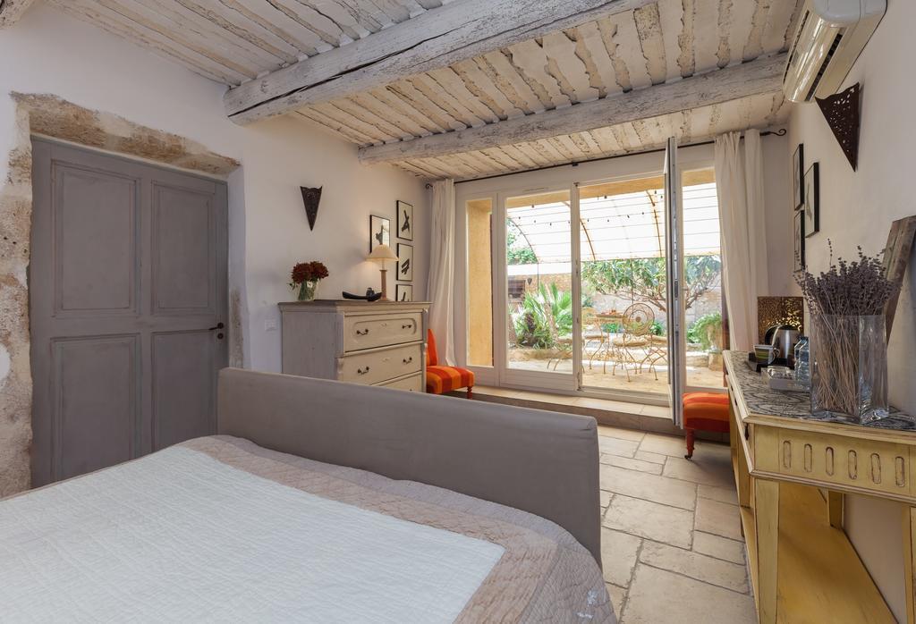 La Louviere Des Bruyeres Bed & Breakfast Robion en Luberon Ruang foto
